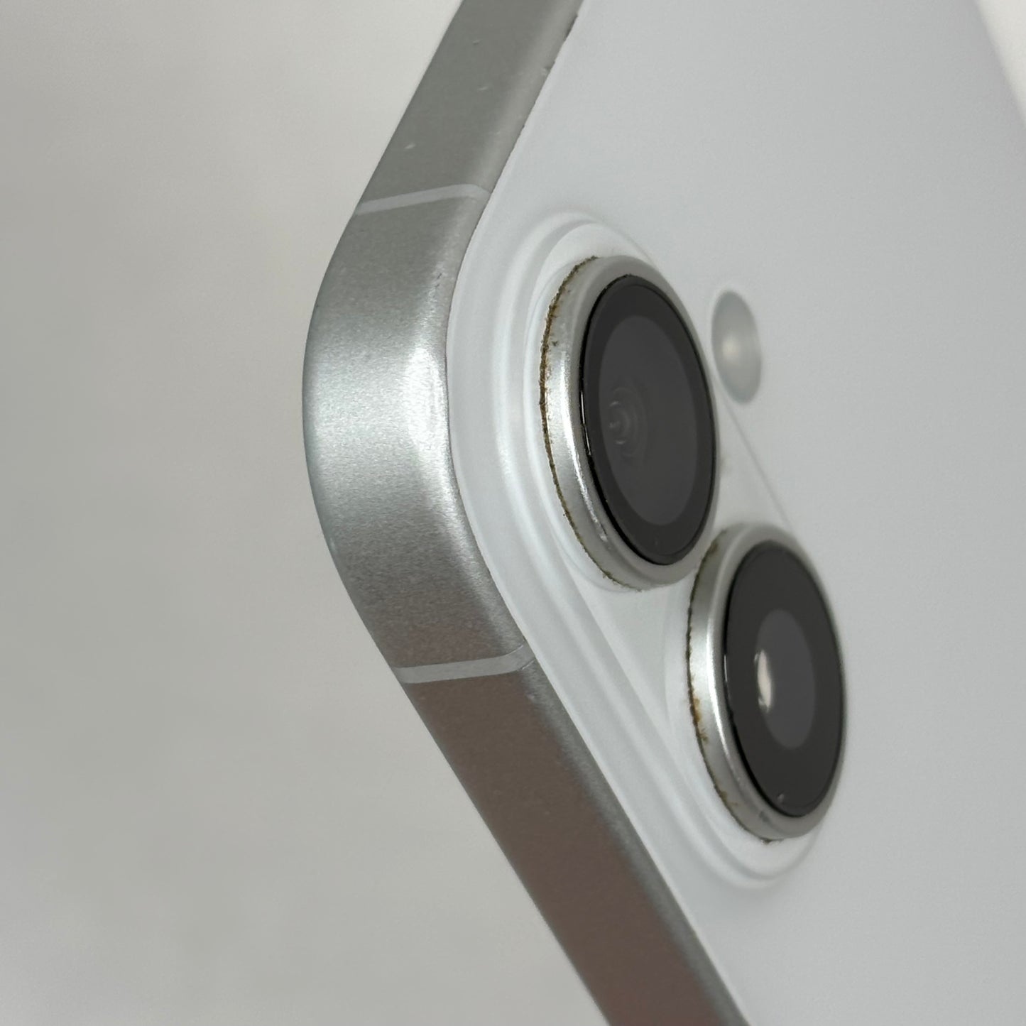 Factory Unlocked Apple iPhone 16 Plus 128GB White MXUU3LL/A