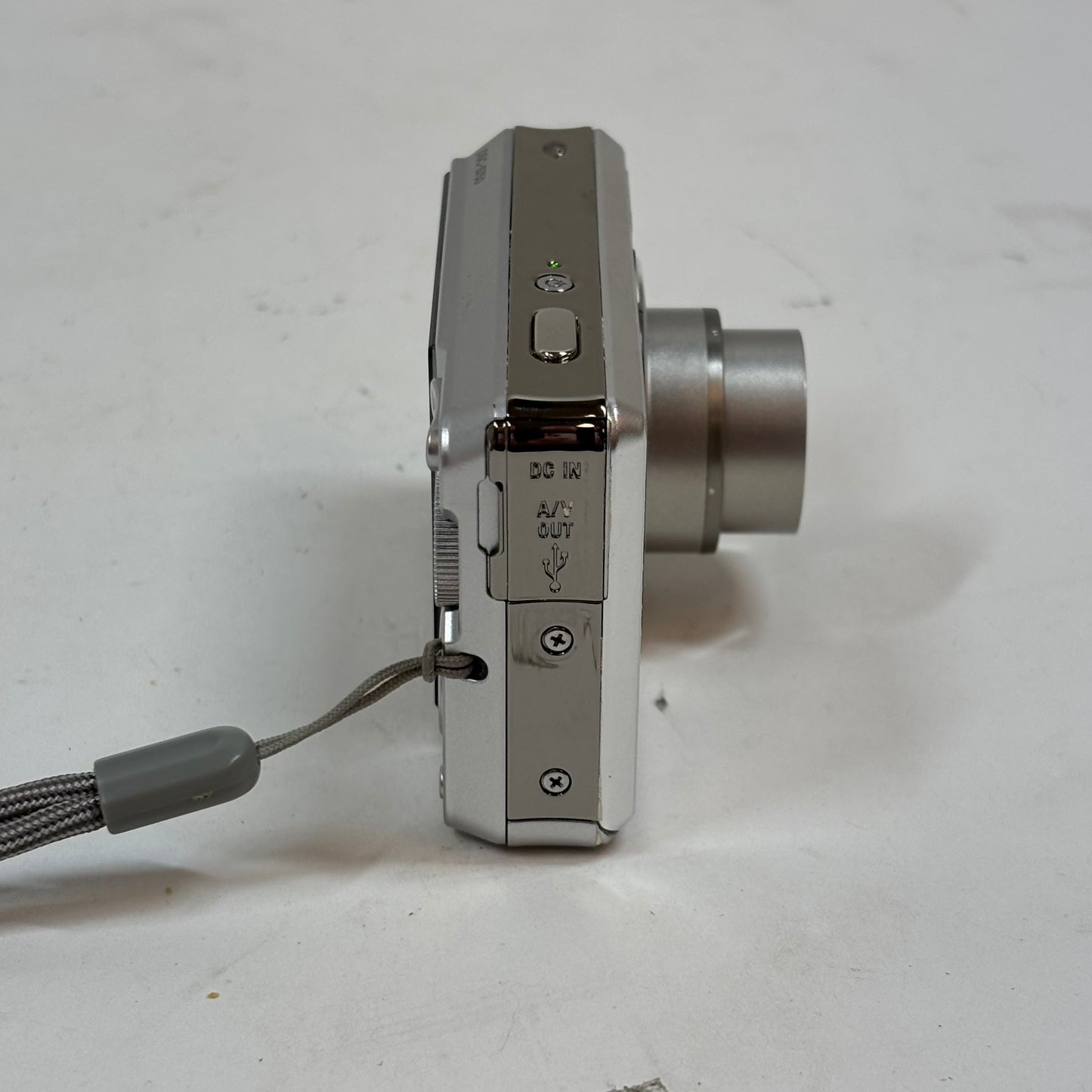 Sony Cyber-Shot DSC-S750 7.2MP Digital Point-And-Shoot Camera