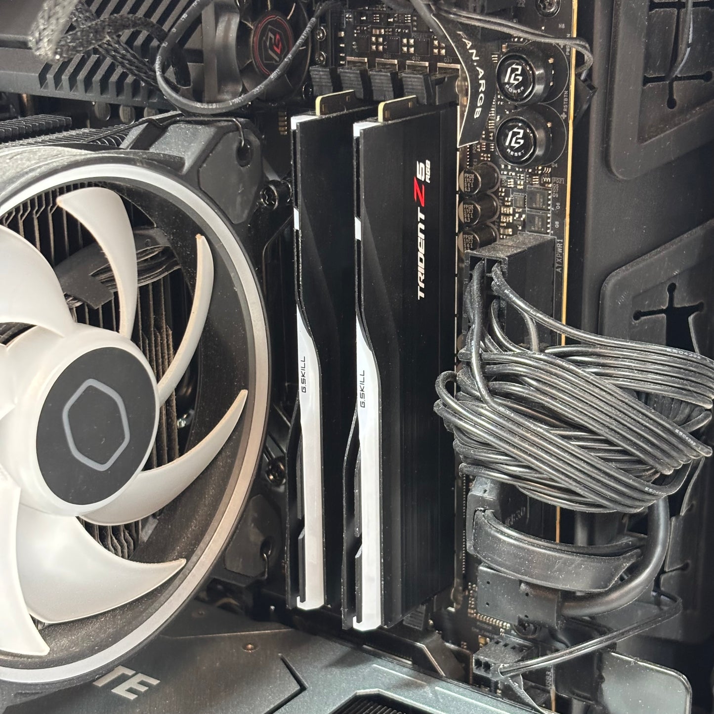 LIAN LI Custom PC i7-12700K 3.60GHz 32GB RAM 1TB SSD GeForce RTX 3060 Ti
