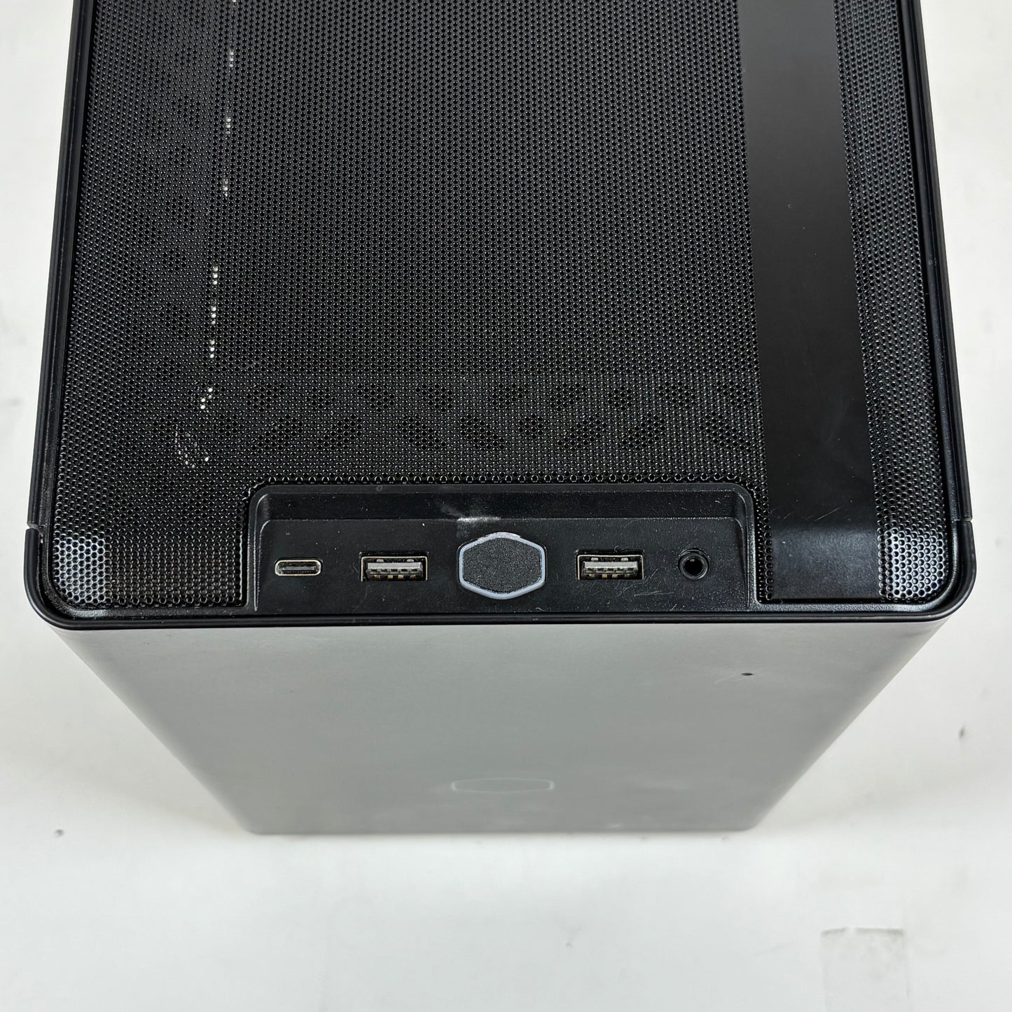 Cooler Master NR200P Ryzen 9 7900X 4.70GHz 32GB RAM 2TB SSD RTX 4070 Founders