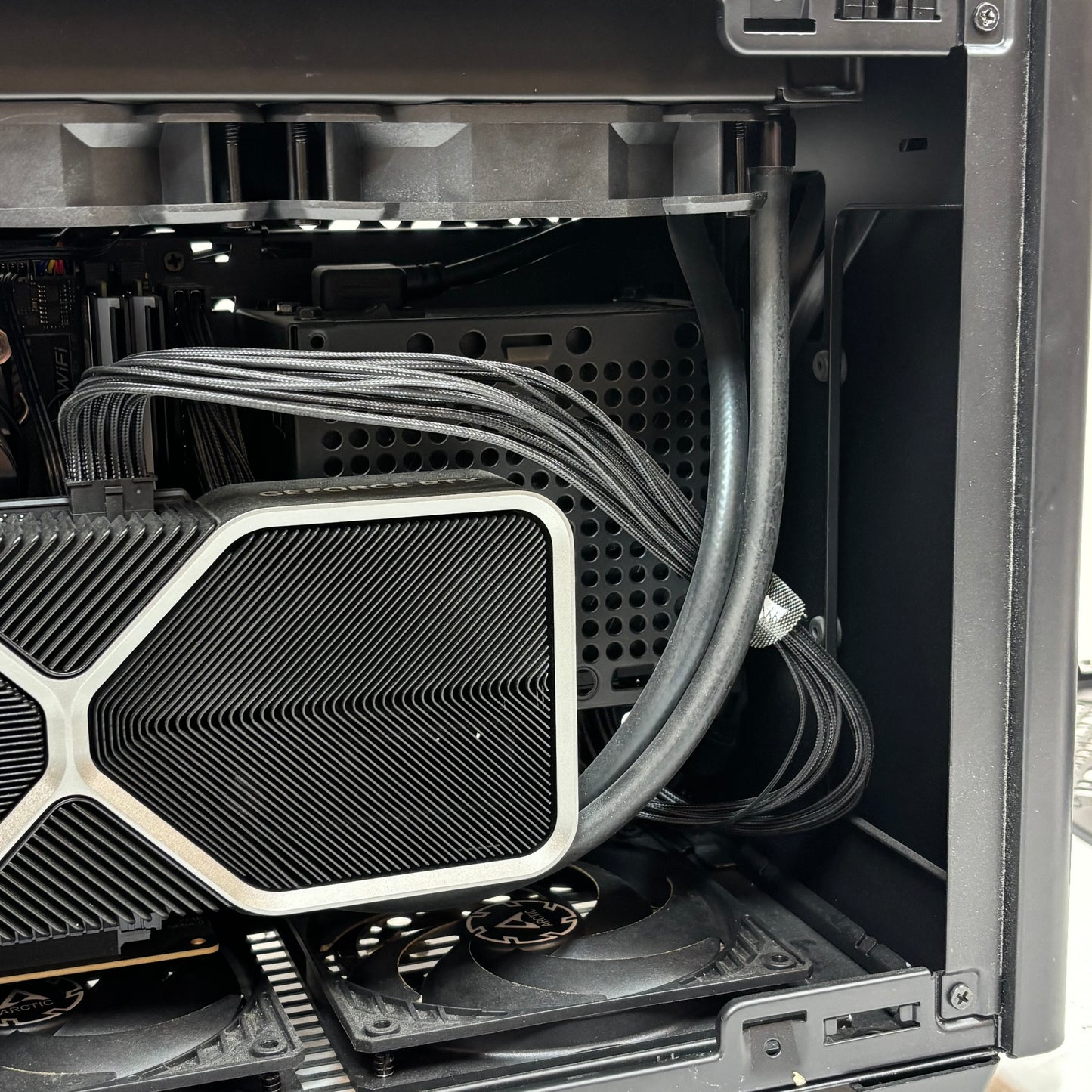 Cooler Master NR200P Ryzen 9 7900X 4.70GHz 32GB RAM 2TB SSD RTX 4070 Founders