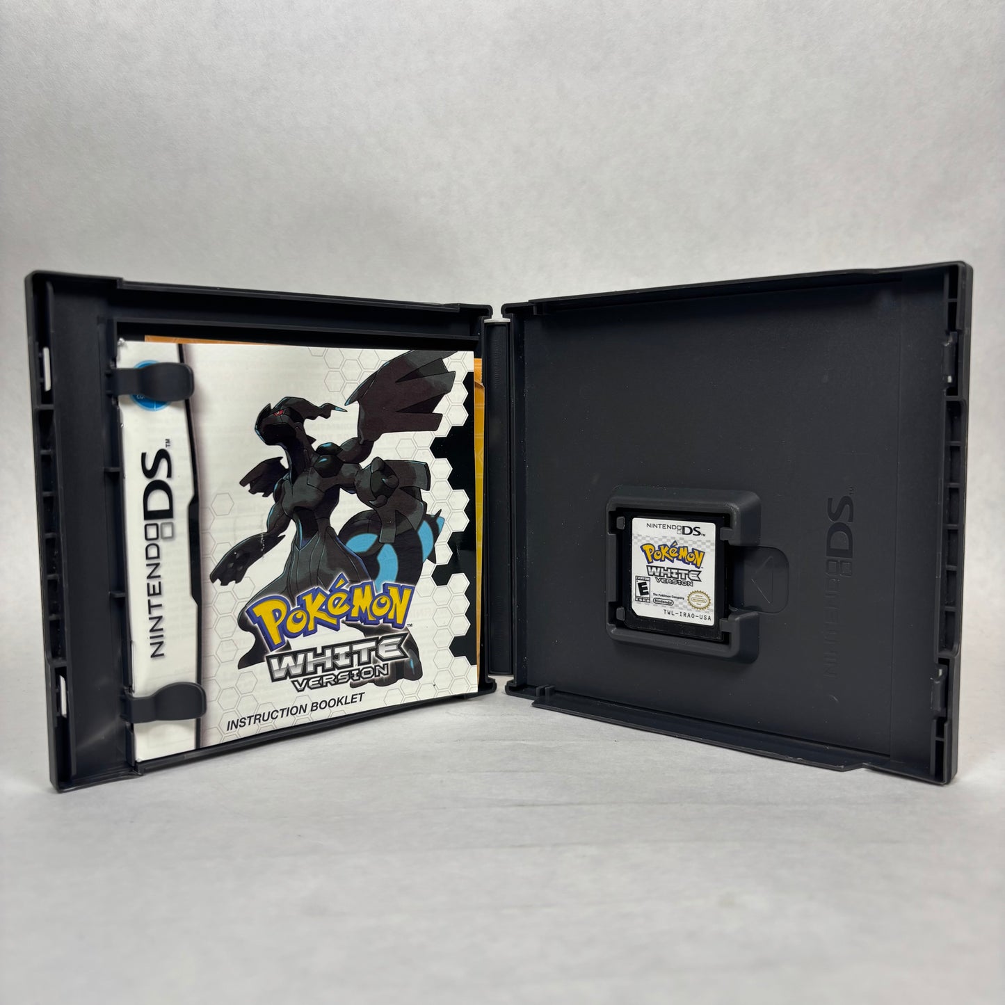 Pokemon White (Nintendo DS, 2011)
