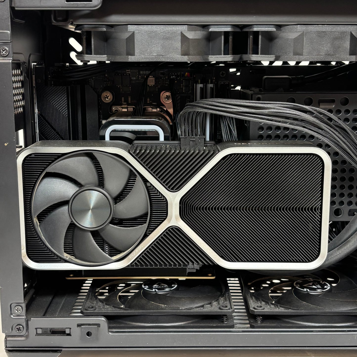 Cooler Master NR200P Ryzen 9 7900X 4.70GHz 32GB RAM 2TB SSD RTX 4070 Founders