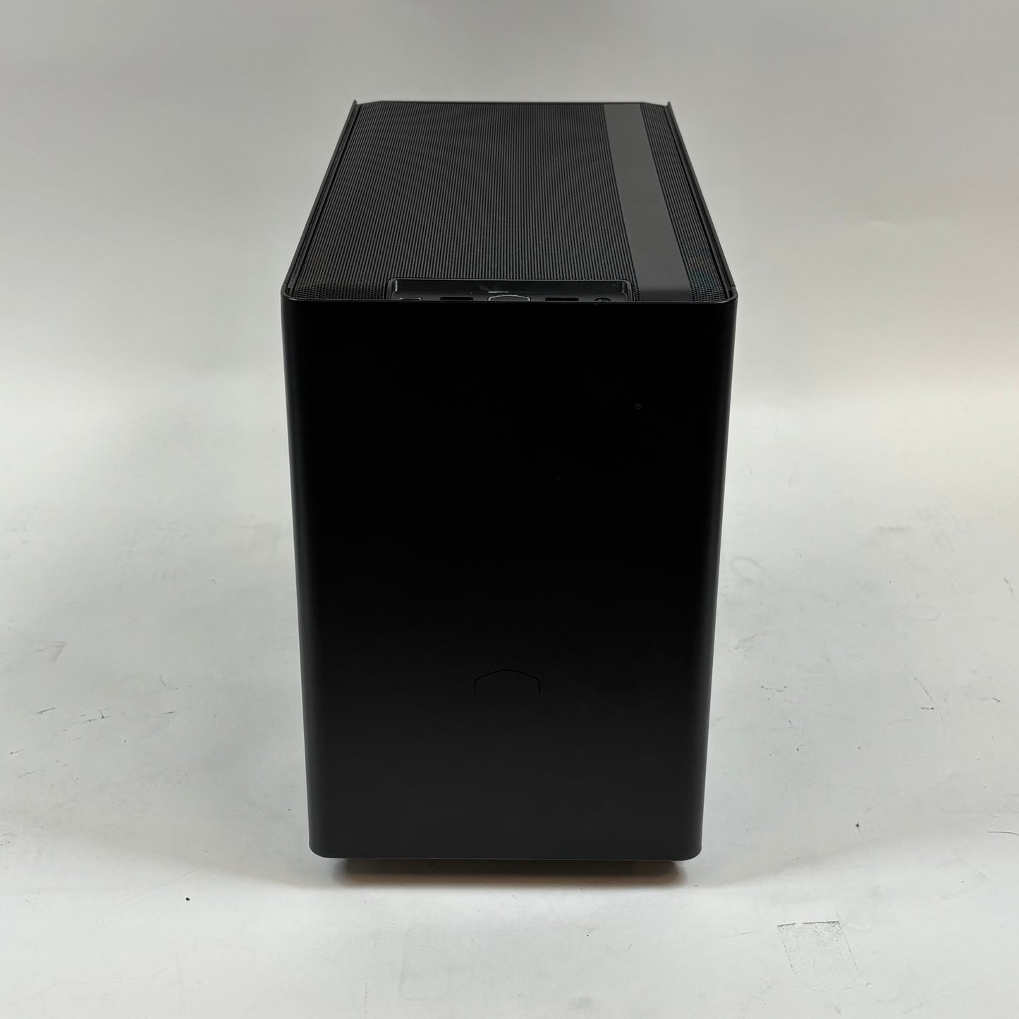 Cooler Master NR200P Ryzen 9 7900X 4.70GHz 32GB RAM 2TB SSD RTX 4070 Founders